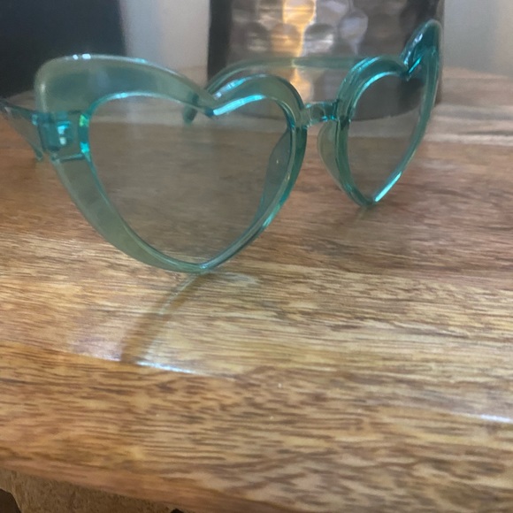 NEW BLUE HEART SUNGLASSES - Picture 2 of 2